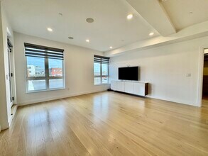 20 W 5th St, Unit 4F in Boston, MA - Foto de edificio - Building Photo