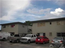 7521-7535 NE 2nd Ct in Miami, FL - Building Photo