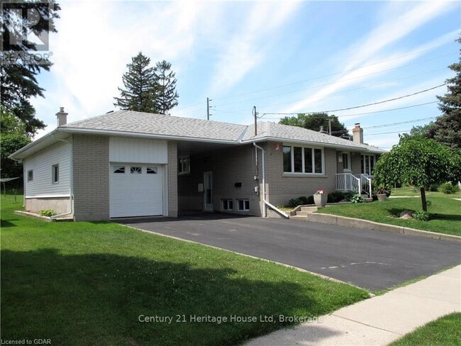22 Louisa Dr in Guelph, ON - Building Photo - Building Photo