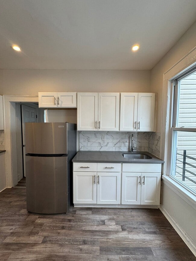 161 Maple Ave, Unit 2L