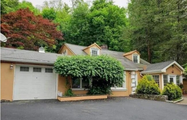 445 W Hartsdale Ave