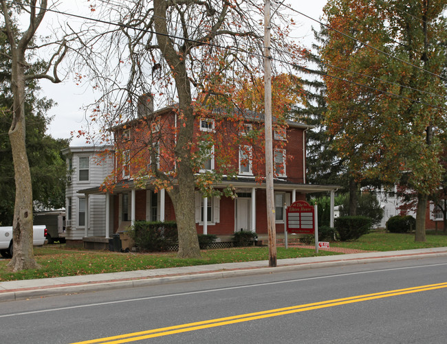 222 E Main St in Elkton, MD - Foto de edificio - Building Photo