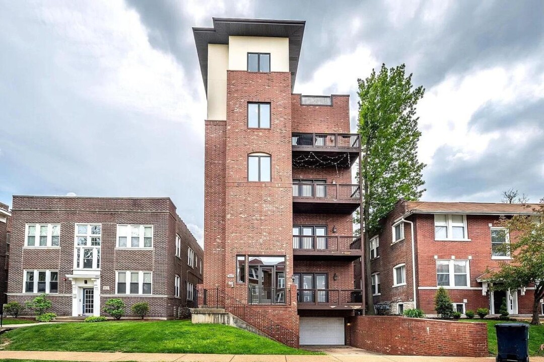 6416 Cates Ave in University City, MO - Building Photo