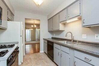 210 Brook Village Rd, Unit 9 in Nashua, NH - Foto de edificio - Building Photo