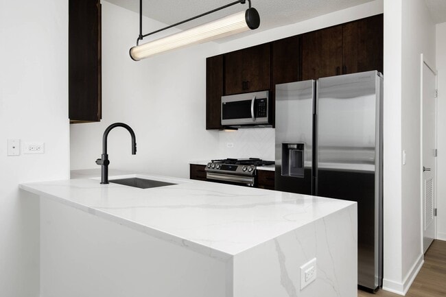 K2 Apartments in Chicago, IL - Foto de edificio - Building Photo