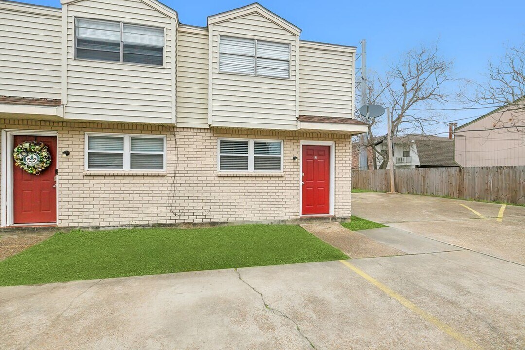 904 St Julien Dr in Kenner, LA - Building Photo