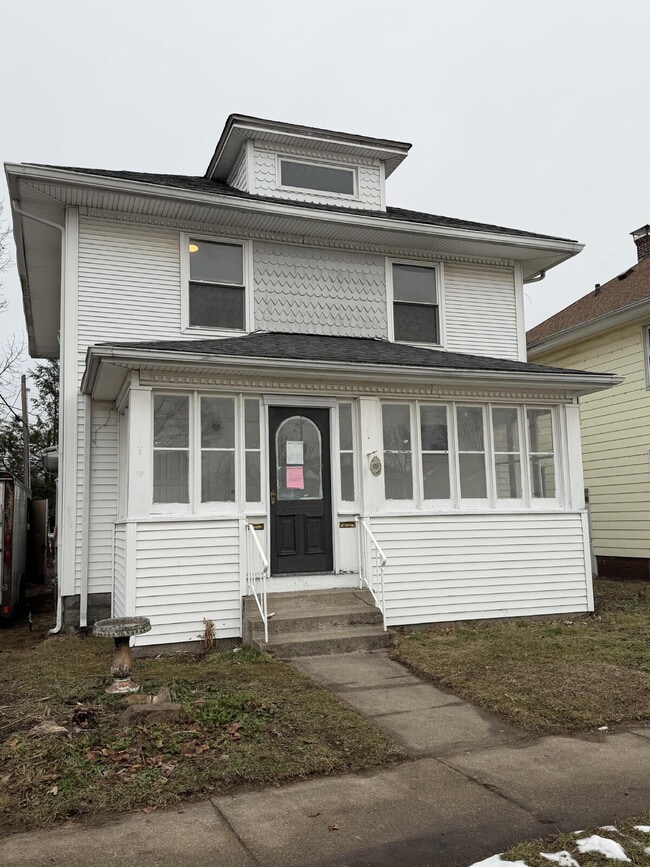 property at 1018 E 4th St