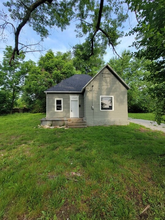 2347 N Lyon Ave in Springfield, MO - Building Photo