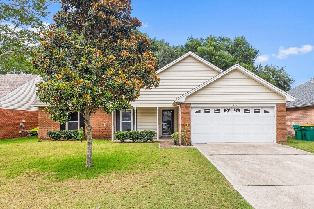 4519 Parkwood Ln in Niceville, FL - Building Photo
