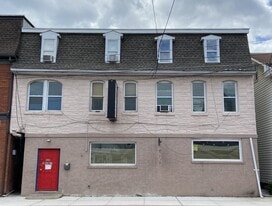 128 S Main St in Spring Grove, PA - Building Photo