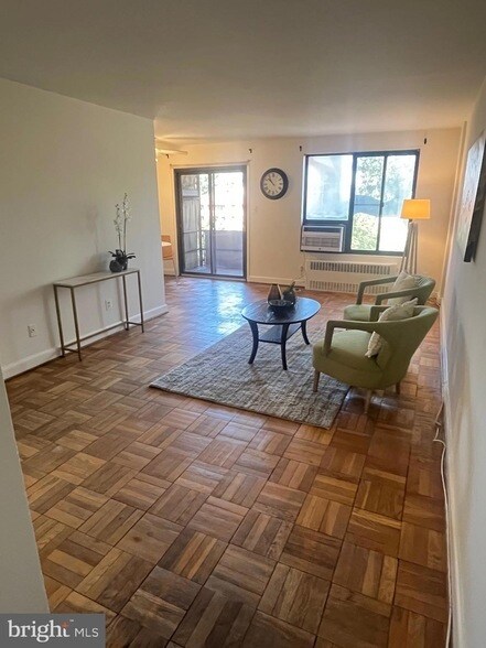 1587 N Colonial Terrace, Unit 204X in Arlington, VA - Building Photo - Building Photo
