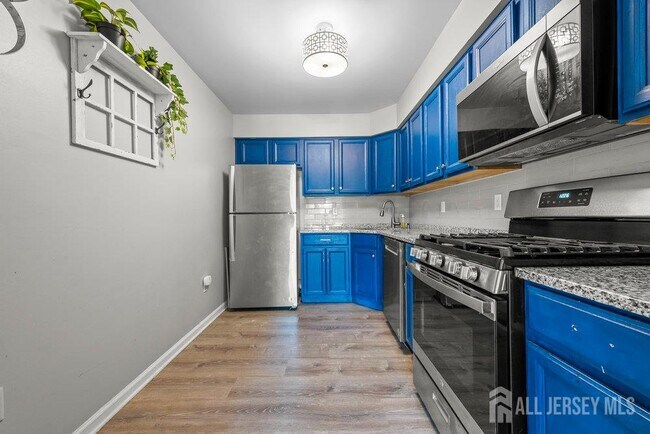 806 Jesse Way in Piscataway, NJ - Building Photo - Building Photo