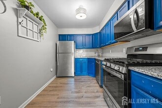 806 Jesse Way in Piscataway, NJ - Building Photo - Building Photo