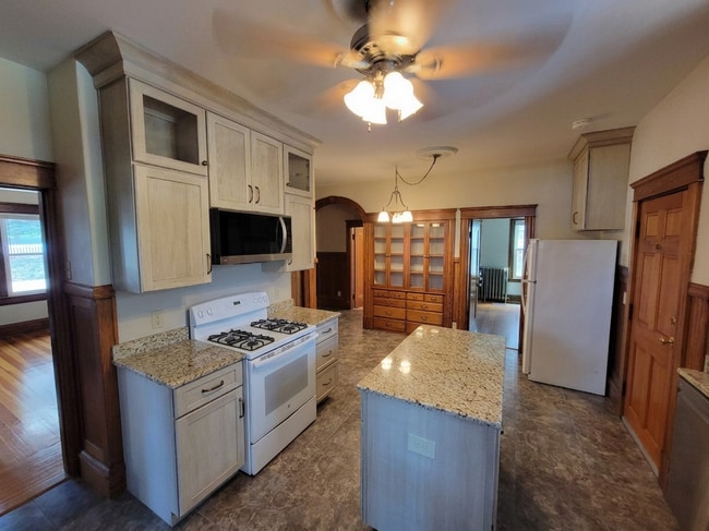 301 Elm St, Unit First Floor