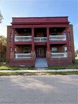 10512 Greenlawn Ave in Cleveland, OH - Building Photo