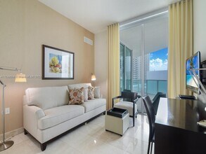 150 Sunny Isles Blvd, Unit # 1-1801 in Sunny Isles Beach, FL - Foto de edificio - Building Photo