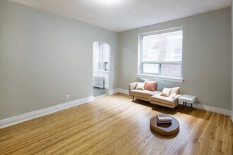 119 Eglinton Ave W in Toronto, ON - Building Photo - Building Photo