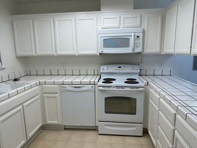 340 Grand Blvd in San Mateo, CA - Building Photo - Building Photo