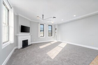 1 E Chase St in Baltimore, MD - Building Photo - Building Photo