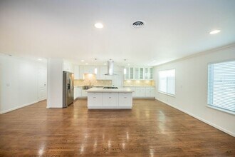 1300 Londonderry St in Costa Mesa, CA - Building Photo - Building Photo