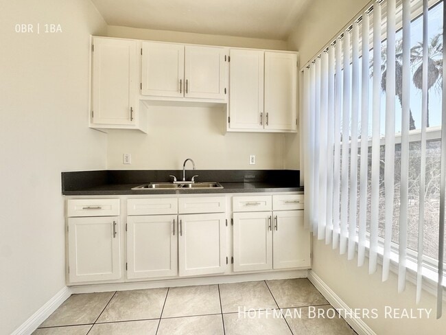 415 S Westlake Ave in Los Angeles, CA - Building Photo - Building Photo