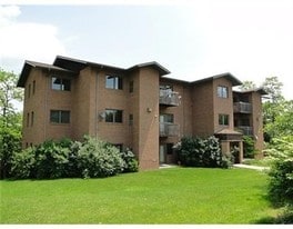 1629 Edgewood Ave in Coraopolis, PA - Building Photo