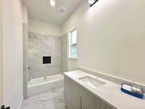 9428 Campbell Rd in Houston, TX - Building Photo - Building Photo