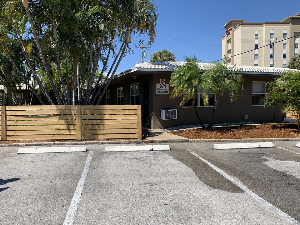 971 SE 22nd Ave in Pompano Beach, FL - Foto de edificio