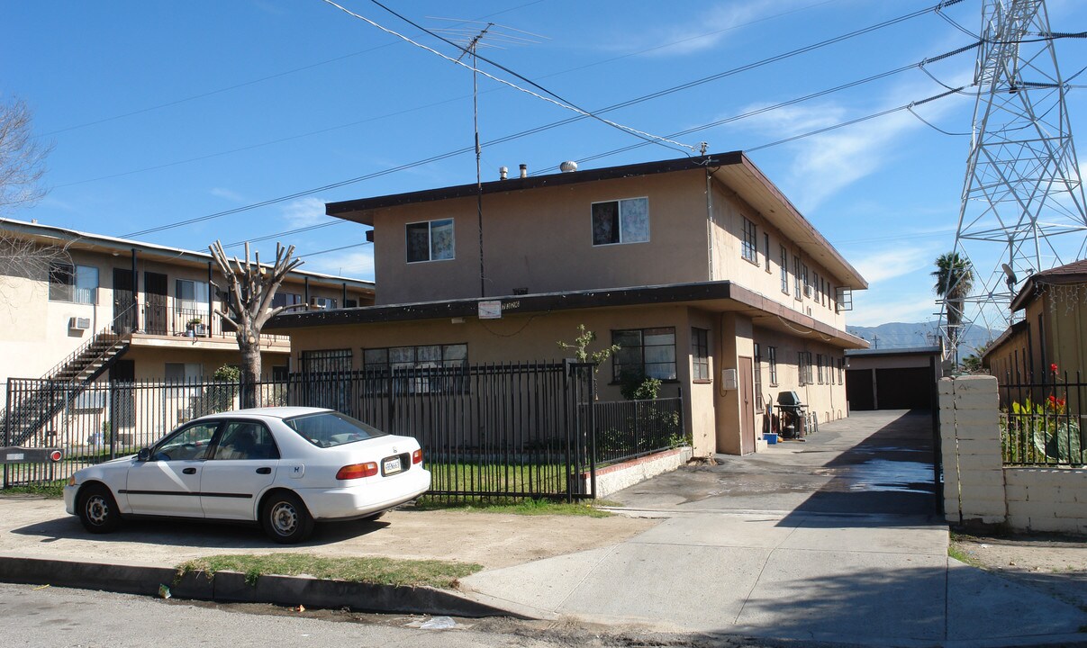 7326 Hinds Ave in North Hollywood, CA - Foto de edificio