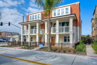 808 Santa Barbara Pl in San Diego, CA - Building Photo - Building Photo