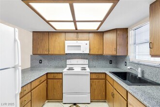 3823 S Maryland Pkwy in Las Vegas, NV - Foto de edificio - Building Photo