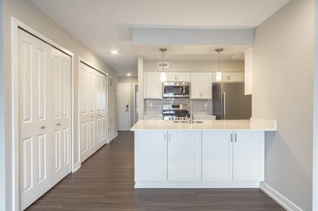 Hillside Apartments in Wixom, MI - Foto de edificio - Building Photo