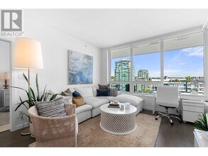 118 Carrie Cates Crt in North Vancouver, BC - Building Photo - Building Photo