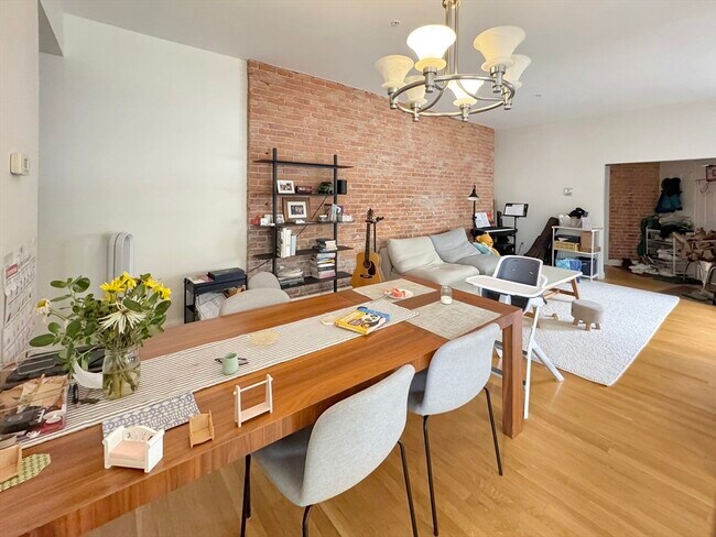 51 Dimick St in Somerville, MA - Building Photo - Building Photo