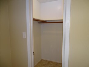 7247 Barton Oaks Dr in Houston, TX - Foto de edificio - Building Photo
