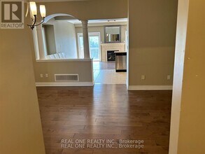 2460 Felhaber Crescent in Oakville, ON - Building Photo - Building Photo