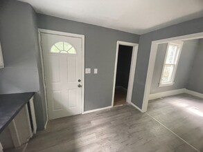 2106 W Millman St in Peoria, IL - Building Photo - Building Photo