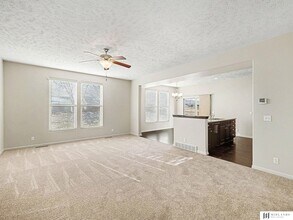 16559 Dora Hamann Pkwy in Omaha, NE - Foto de edificio - Building Photo