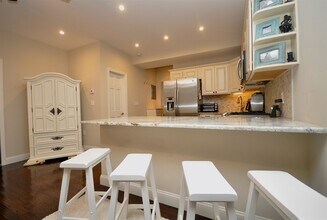 591 Beacon St, Unit G in Boston, MA - Foto de edificio - Building Photo