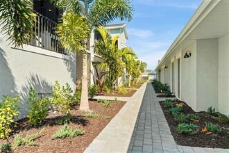 19015 Scallop Lp, Unit 106 in Lakewood Ranch, FL - Foto de edificio - Building Photo