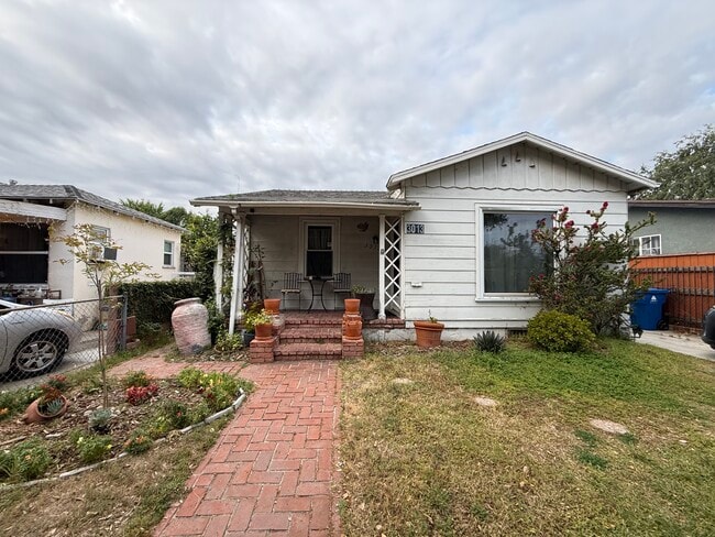 property at 3013 Glenhurst Ave