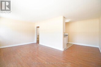 650-650 Dawes Rd in Toronto, ON - Building Photo - Building Photo