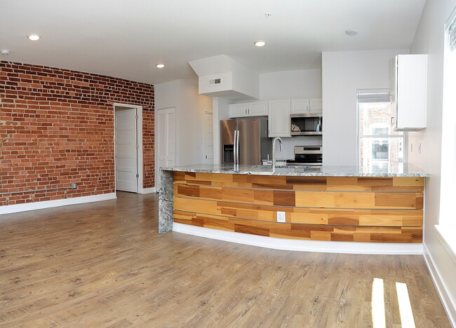 829 N Pennsylvania St, Unit 2B