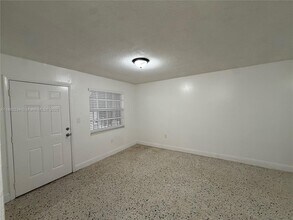 428 SW 2nd St in Miami, FL - Foto de edificio - Building Photo