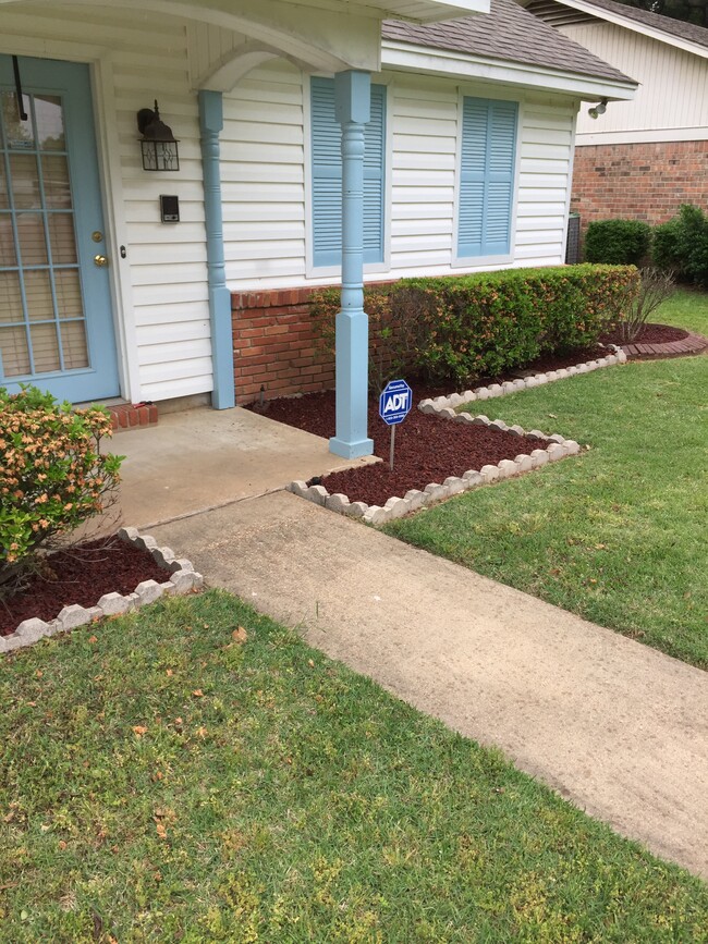 5702 Larry Dr in Texarkana, TX - Foto de edificio - Building Photo