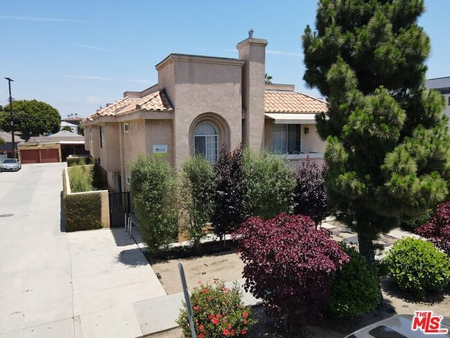 3822 Bentley Ave, Unit Unit203 in Culver City, CA - Building Photo - Building Photo