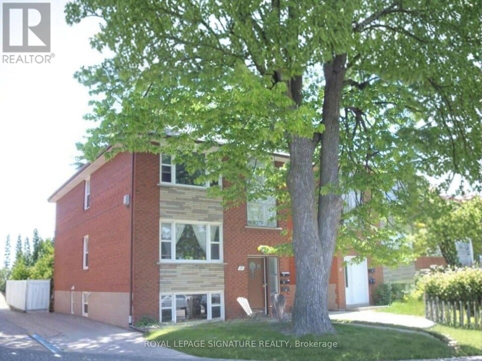 13 Wesley St in Toronto, ON - Building Photo