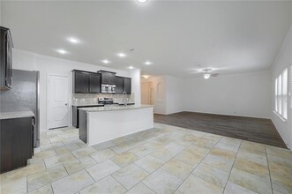 201 Eagle Owl Loop in Leander, TX - Foto de edificio - Building Photo