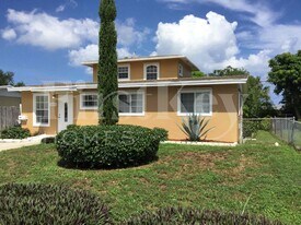 1443 7th St in West Palm Beach, FL - Building Photo