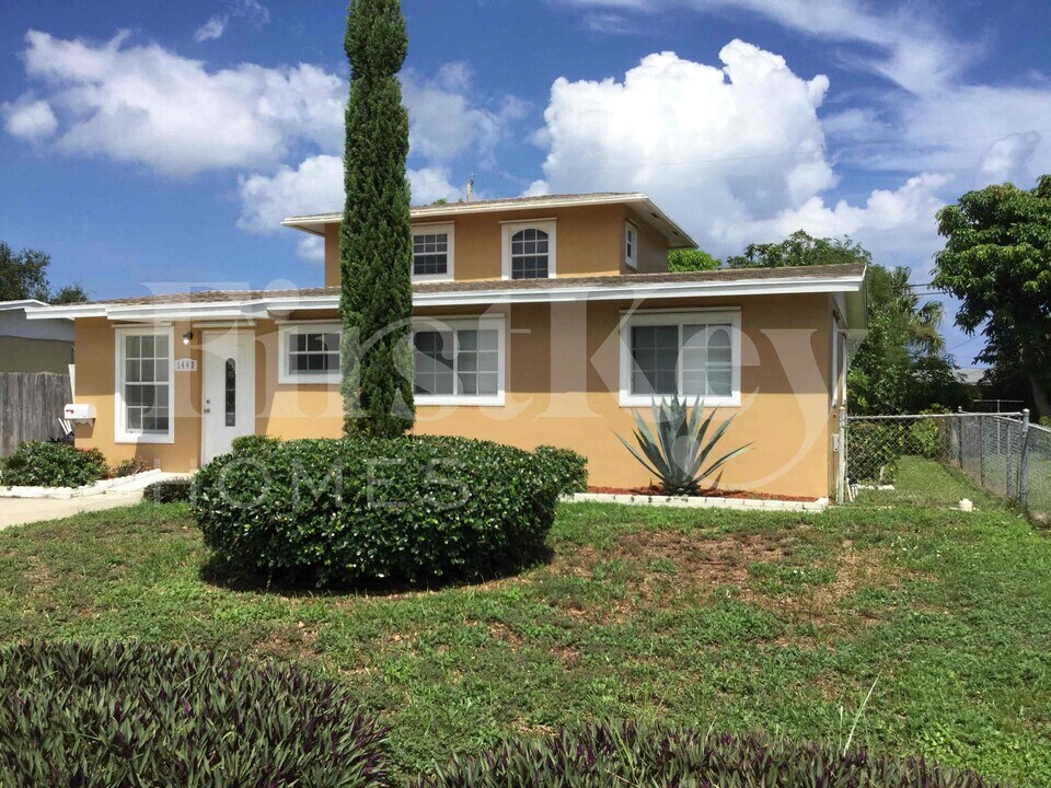 1443 7th St in West Palm Beach, FL - Building Photo